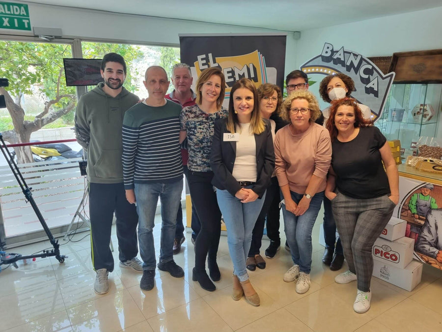 El premi de À Punt visita Turrones Picó