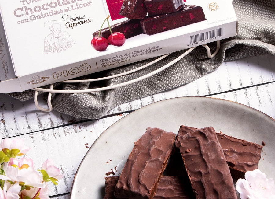 Chocolate con guindas al licor, el toque ?