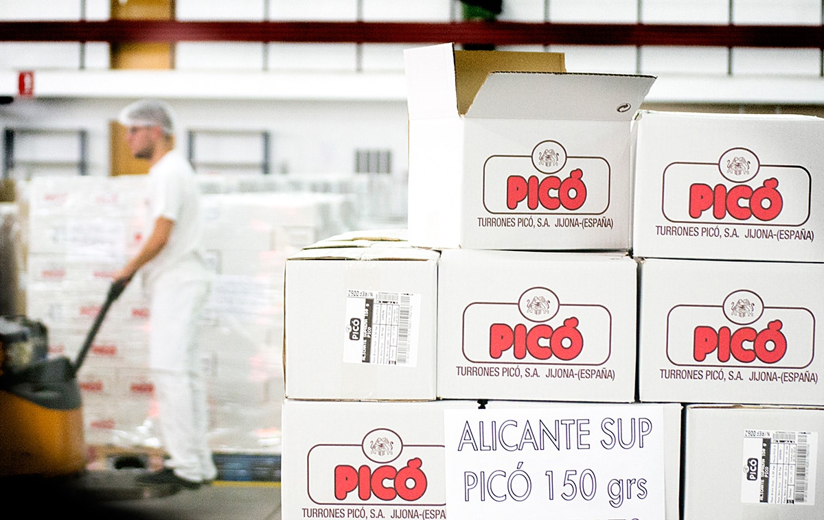 Cajas de Turrones Picó apiladas en el almacén de la fábrica de Jijona