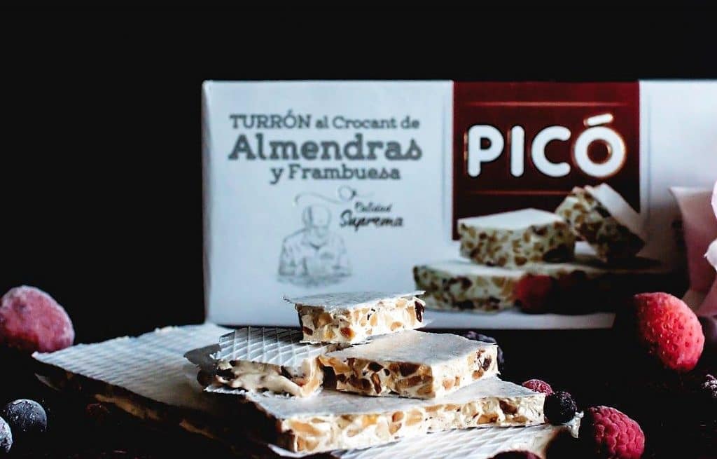 Turrón al crocant de almendras y frambuesas