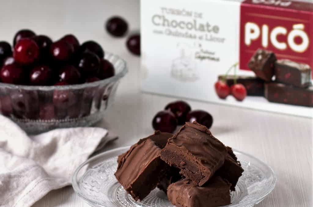 Turrón de chocolate con guindas al licor de Turrones Picó