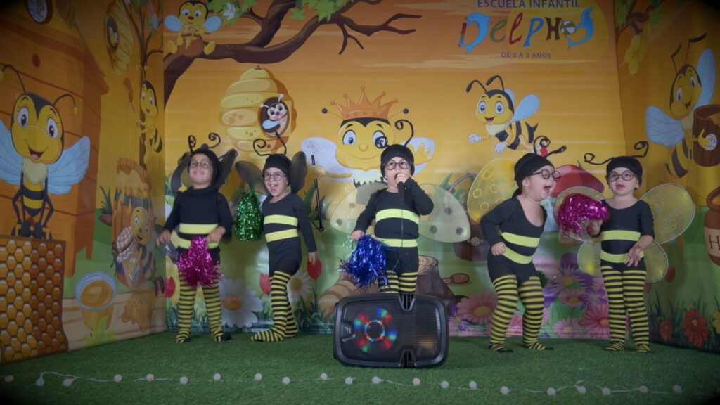 Escuela infantil Delphos de Madrid, premio especial por la creatividad, simpatía y originalidad del concurso de villancicos "Trátame Bien" 2023