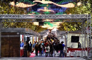 Feria de Navidad de Jijona iluminada con luces navideñas